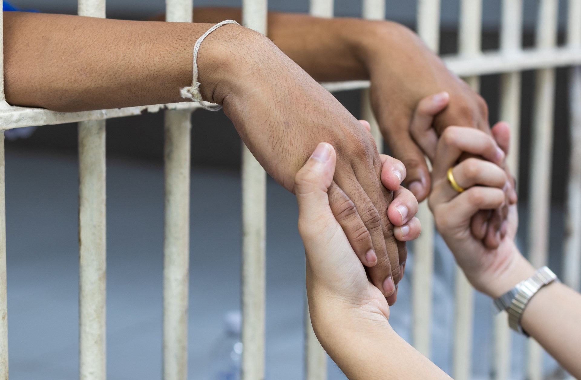 Soutien, réhabilitation et réinsertion des détenus.